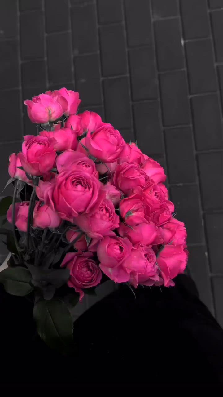 SignalSubtleAnchor workshop space where corporate flower arrangements are designed and prepared for business delivery